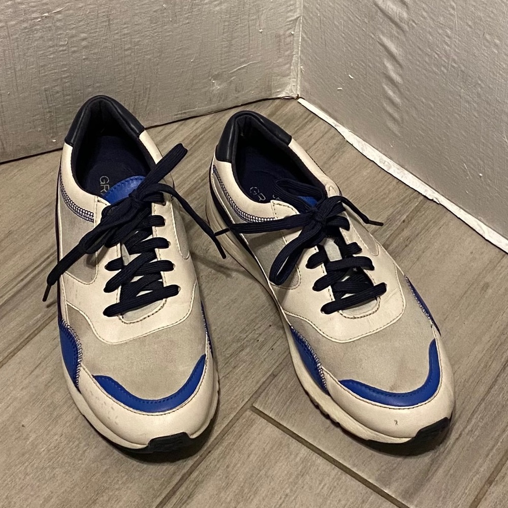 Basic sneakers